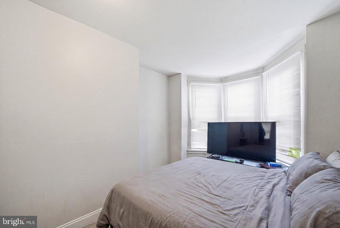 408 W Airy St Property Photo 8