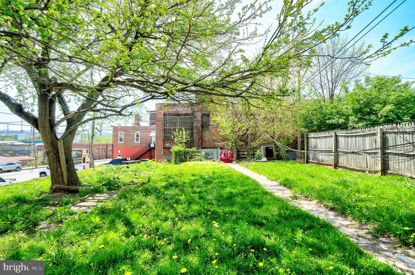 408 W Airy St Property Photo 18