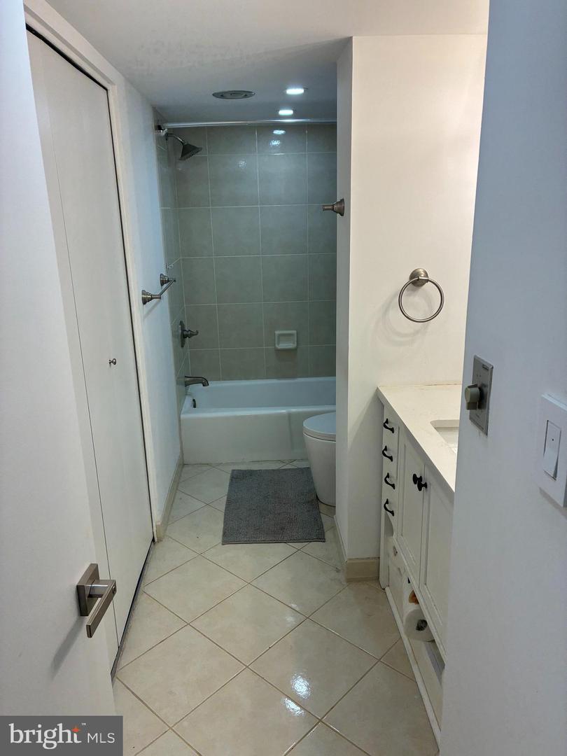 20536 Valley Forge Cir #536 Property Photo 5
