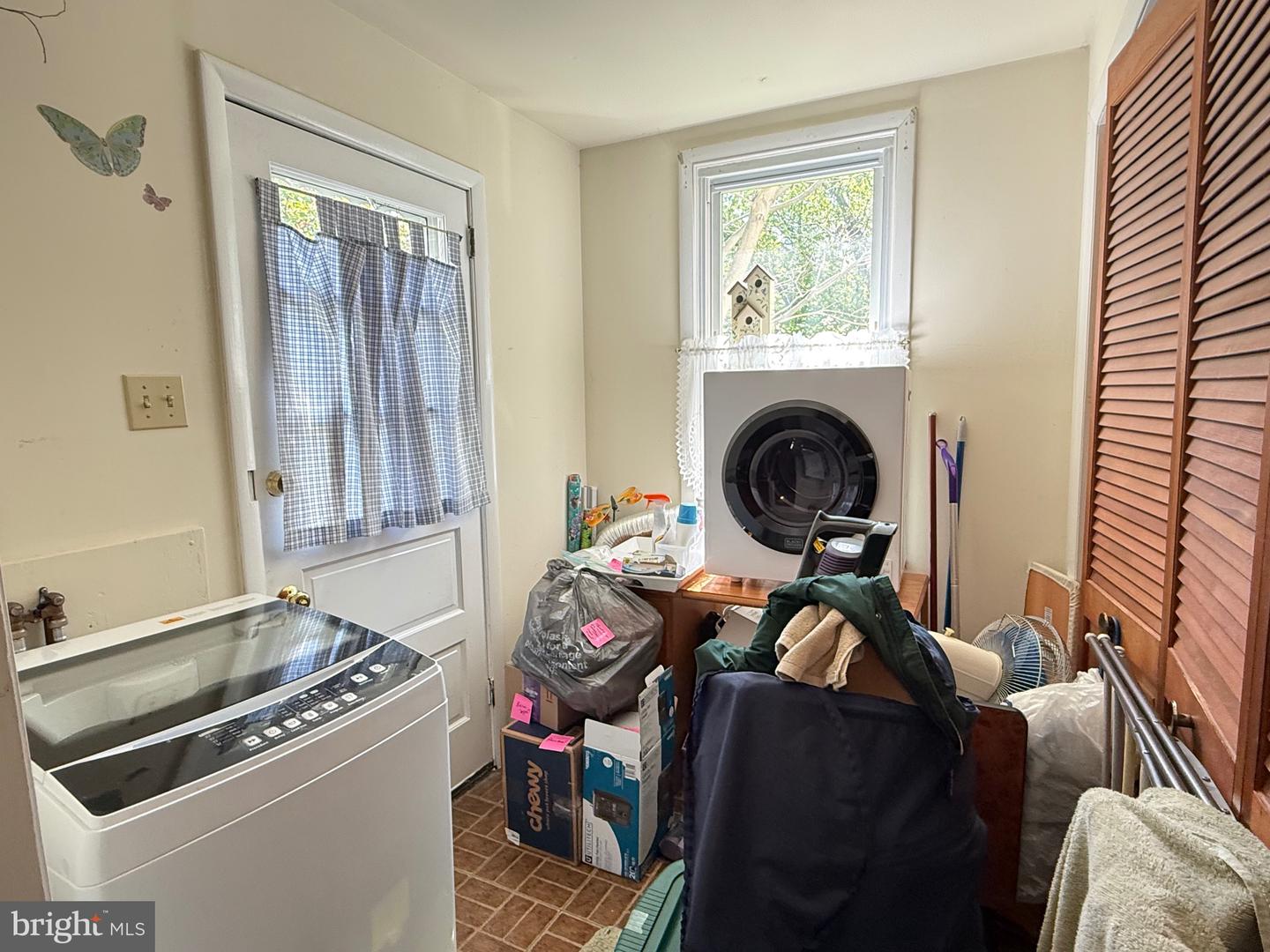 505 Ryers Ave Property Photo 9