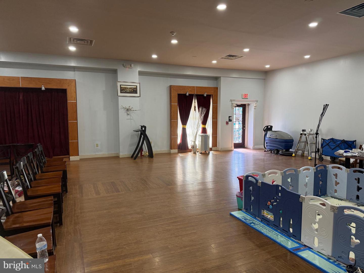 101 S Main St #b Property Photo 3