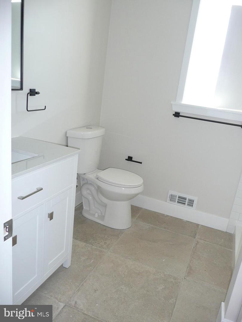 1054 Horsham Rd Property Photo 5