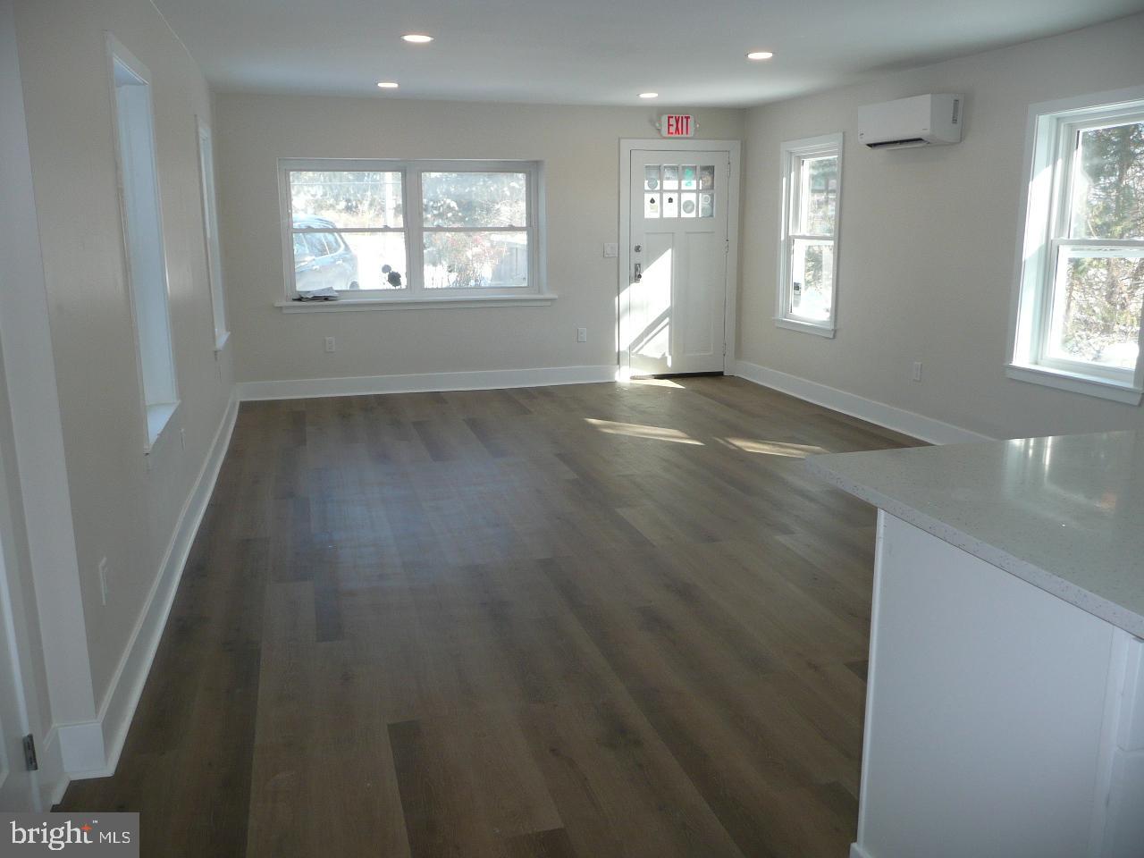 1054 Horsham Rd Property Photo 8
