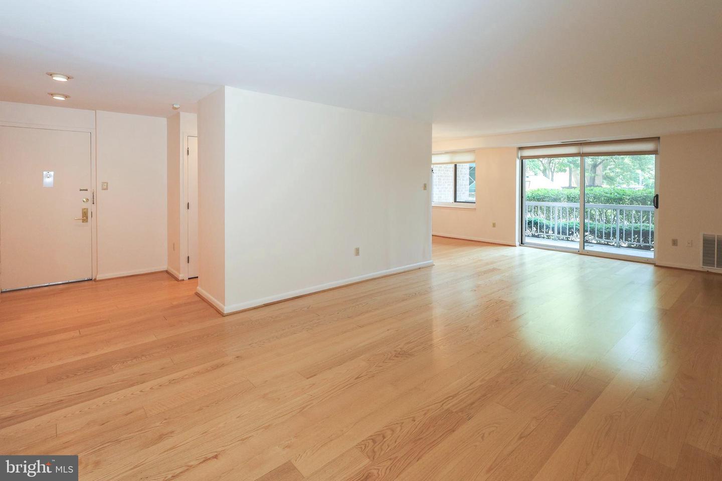 1637 Oakwood Dr #s-122 Property Photo 3