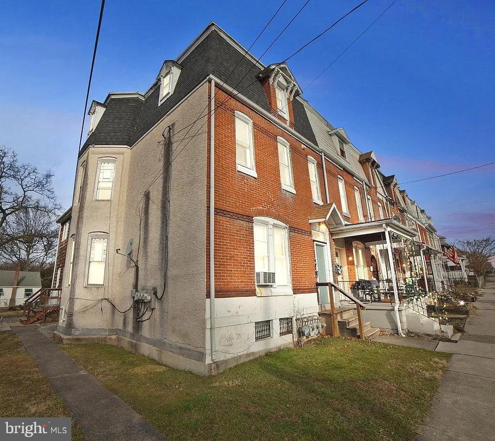 301 E Vine St Property Photo 1