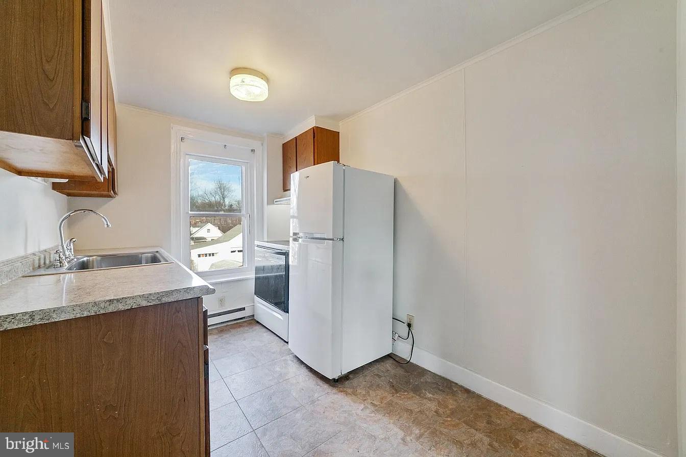 301 E Vine St Property Photo 4