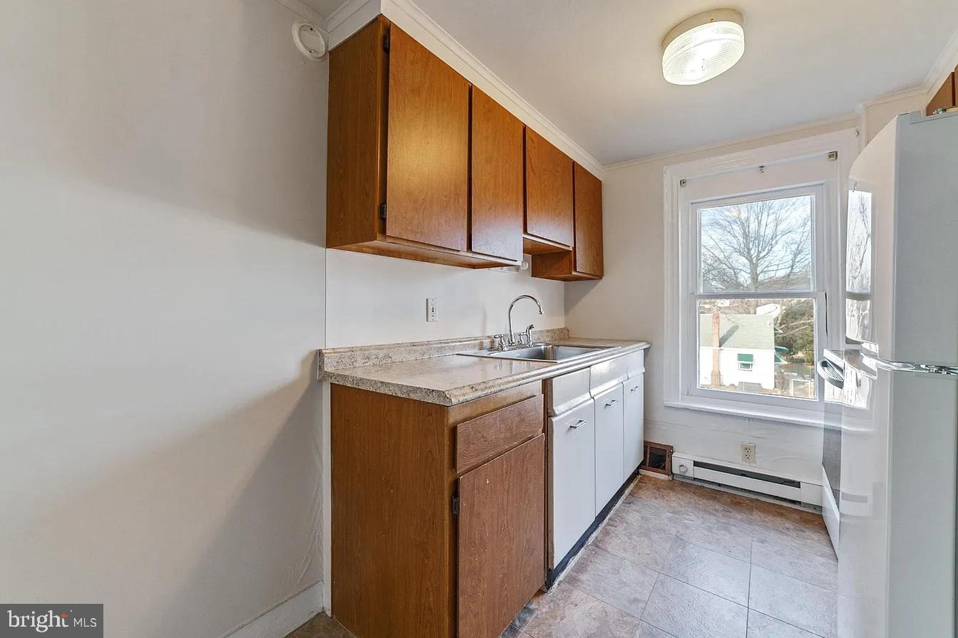 301 E Vine St Property Photo 5