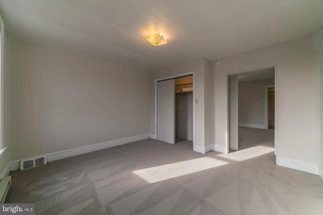 301 E Vine St Property Photo 6