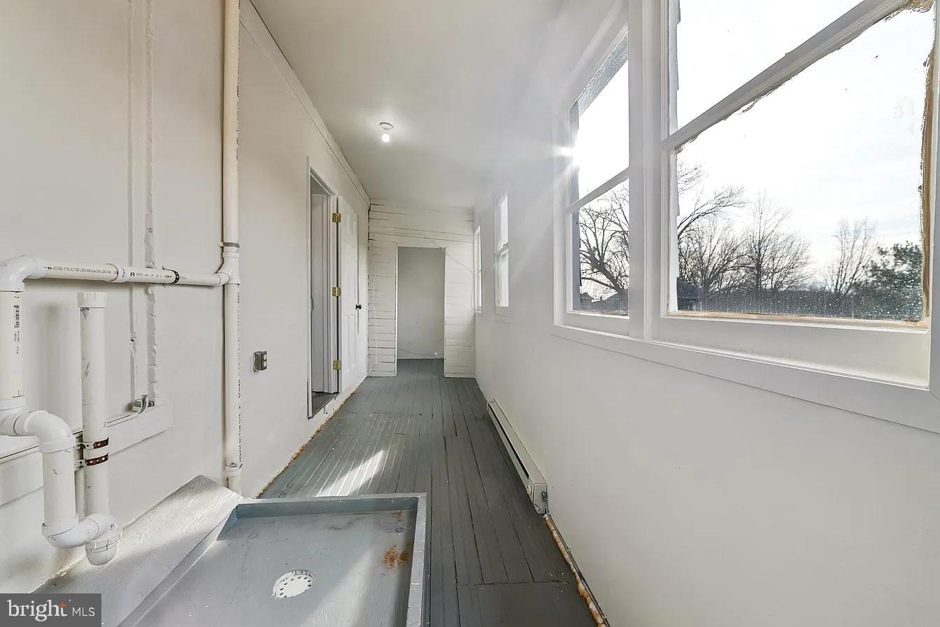 301 E Vine St Property Photo 9