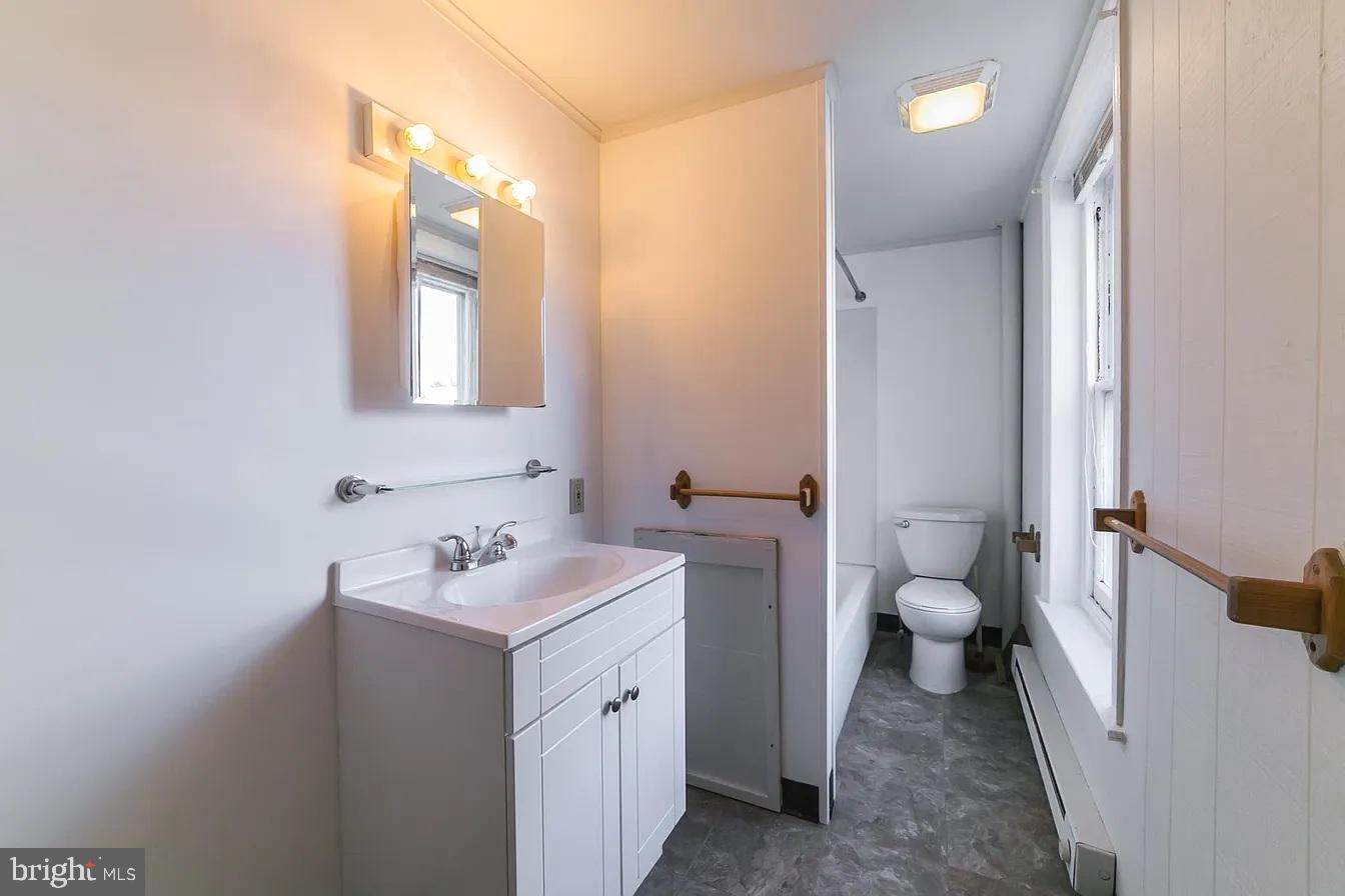 301 E Vine St Property Photo 10
