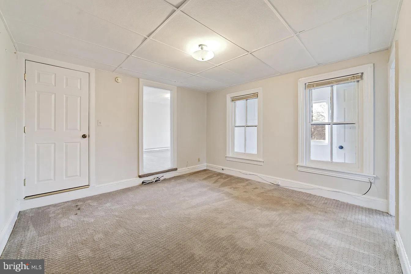 301 E Vine St Property Photo 14