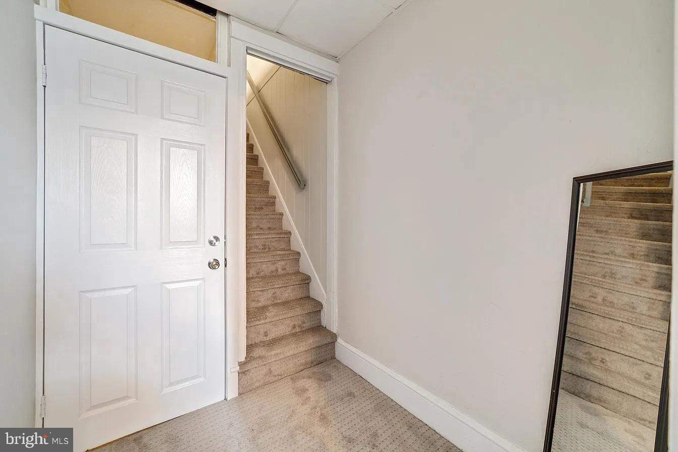 301 E Vine St Property Photo 15