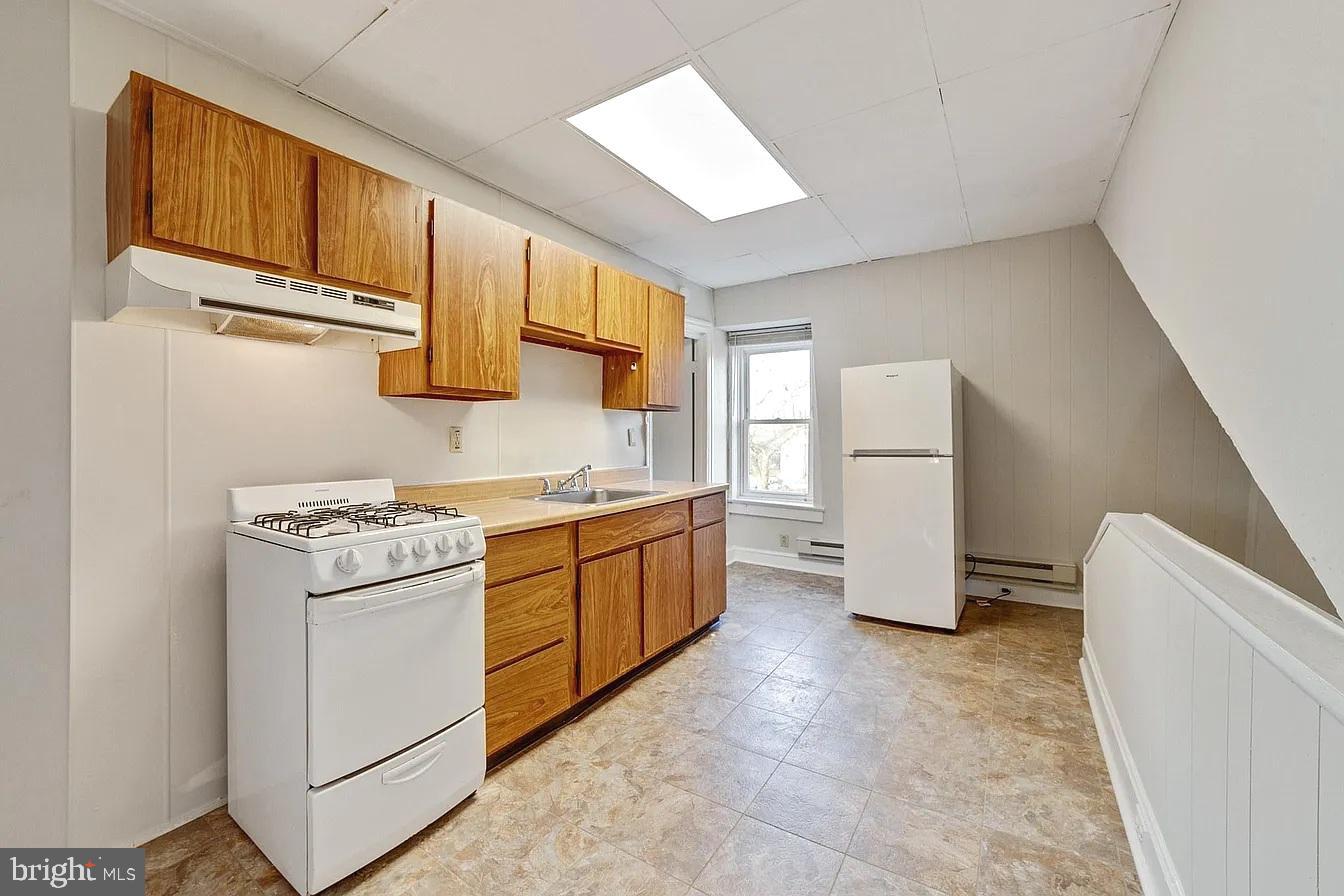 301 E Vine St Property Photo 18