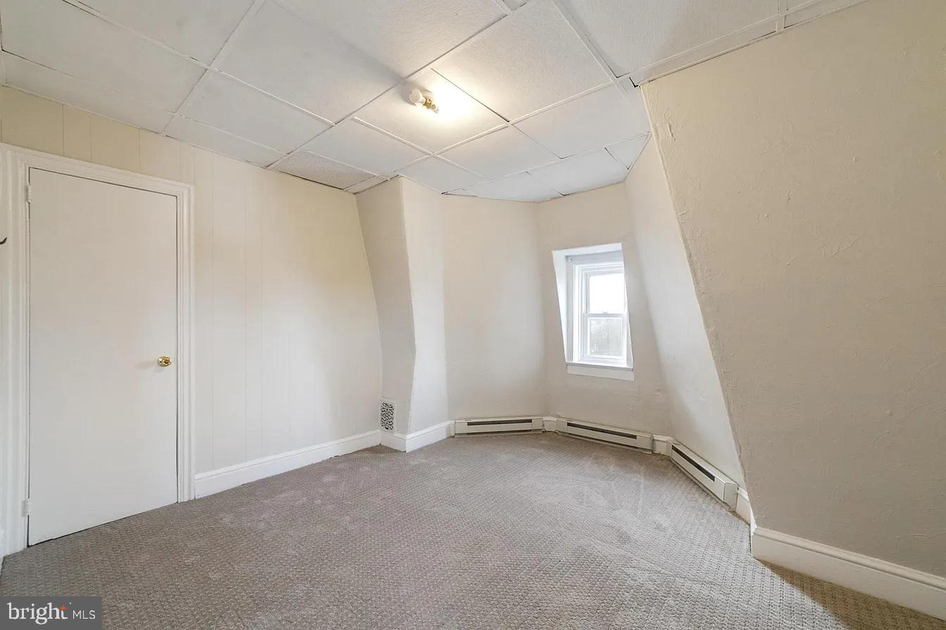 301 E Vine St Property Photo 21