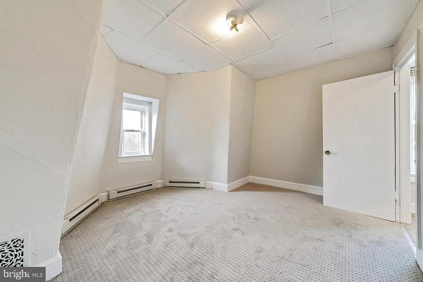 301 E Vine St Property Photo 23