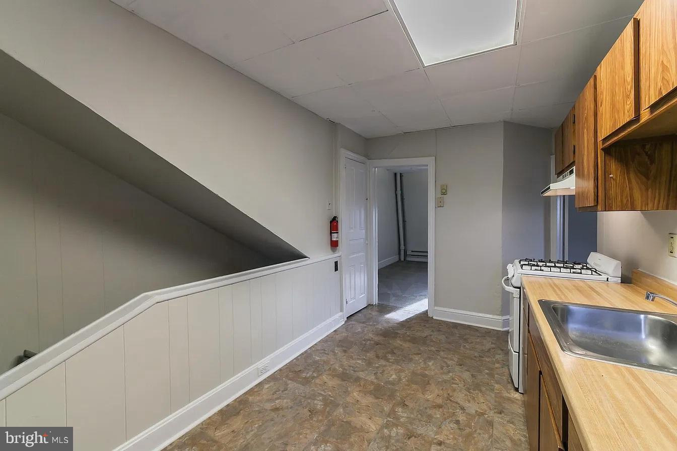 301 E Vine St Property Photo 24