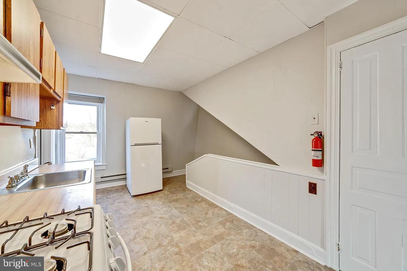 301 E Vine St Property Photo 26