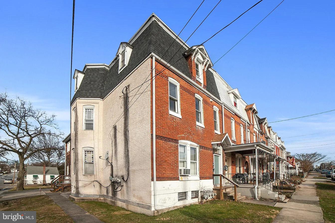 301 E Vine St Property Photo 29