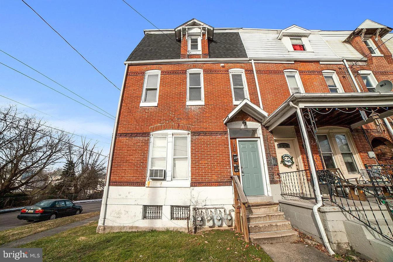 301 E Vine St Property Photo 30