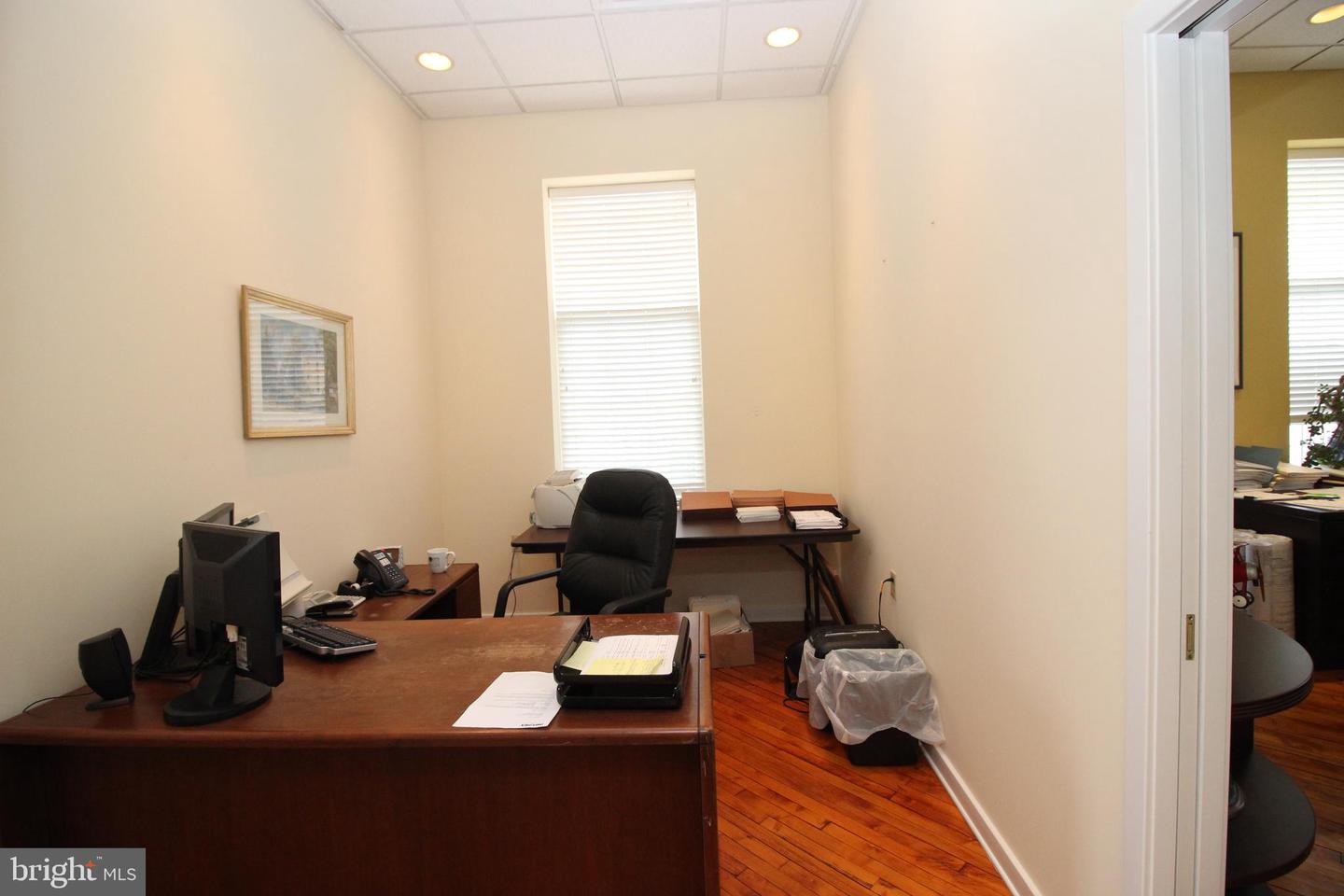 21 E Lincoln Ave Property Photo 9