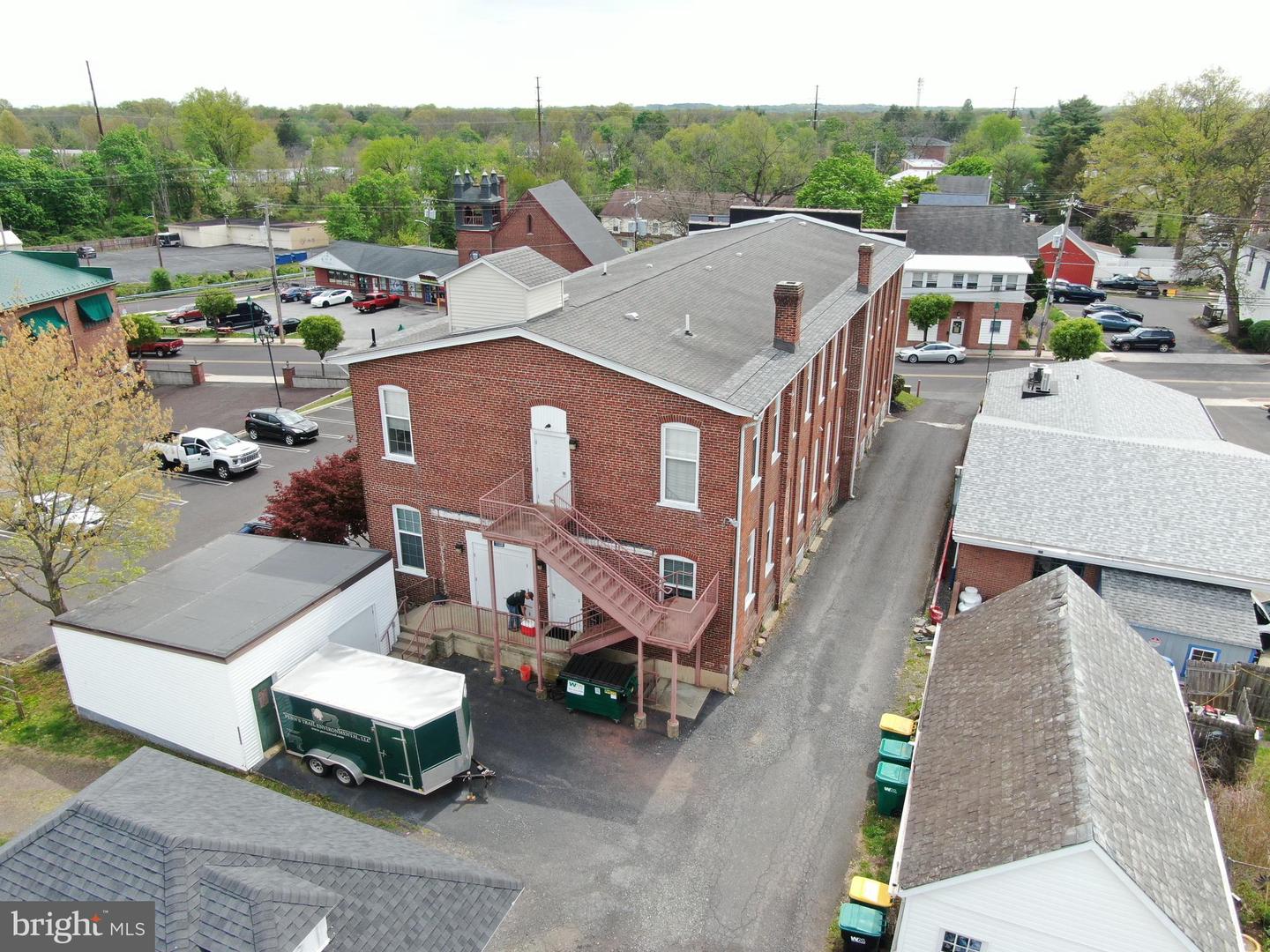 21 E Lincoln Ave Property Photo 4