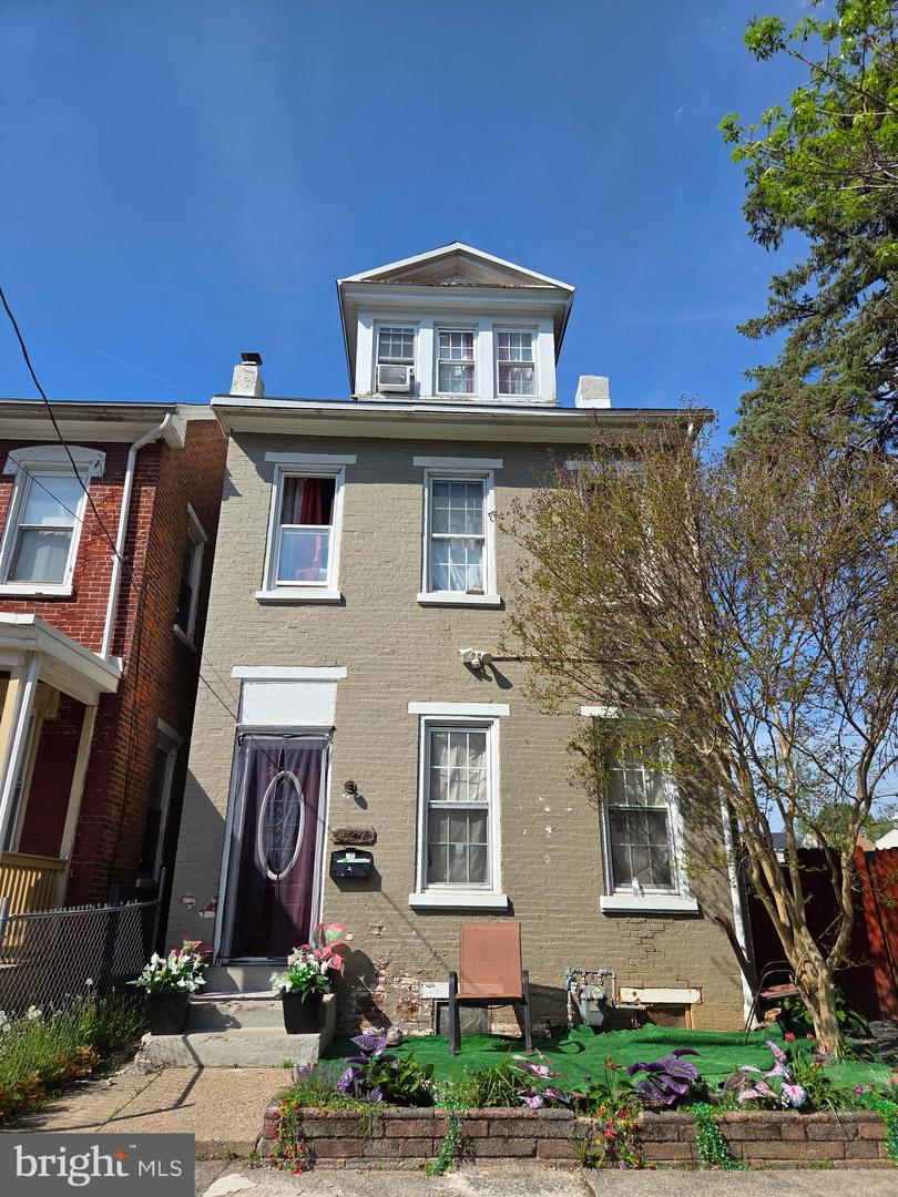 427 Walnut St Property Photo 1