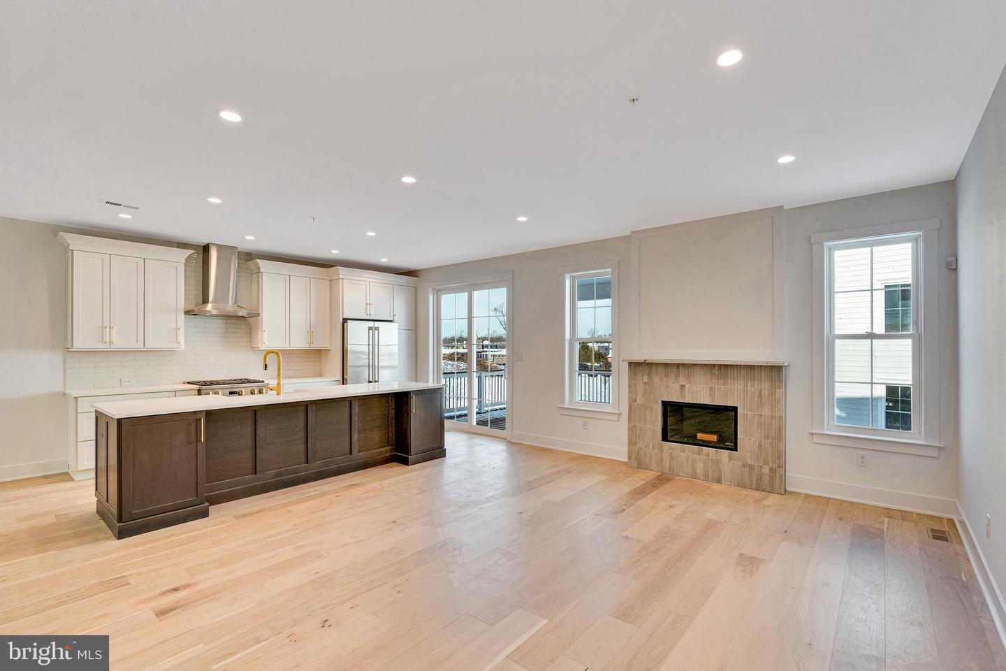 734 Emory Ct. Property Photo 2