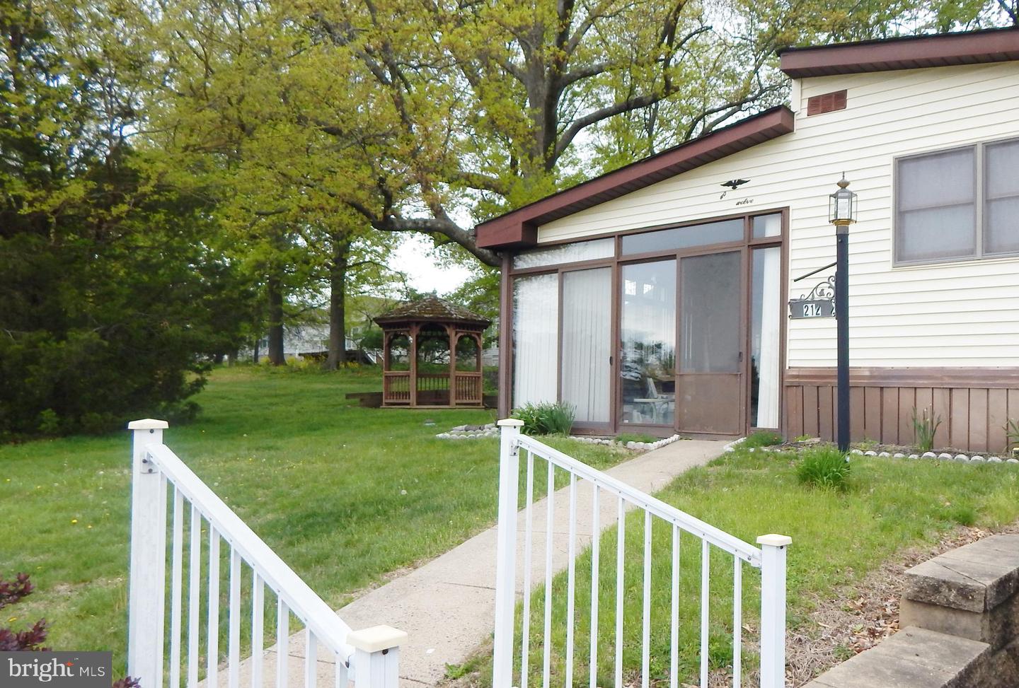 212 Fox Chase Ct Property Photo 2