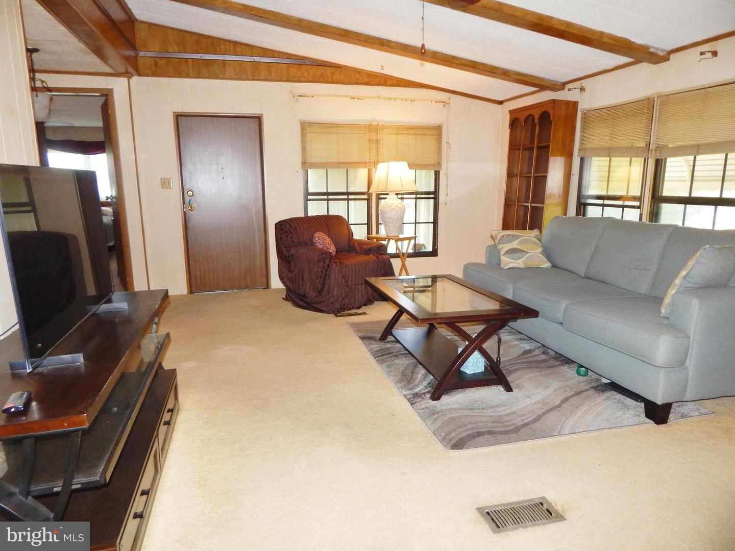 212 Fox Chase Ct Property Photo 4