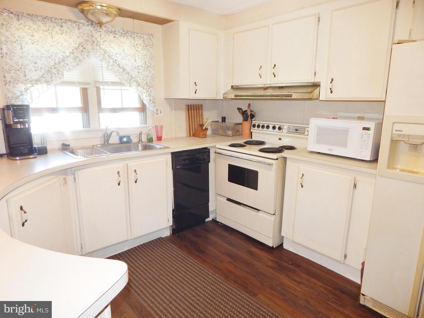 212 Fox Chase Ct Property Photo 6