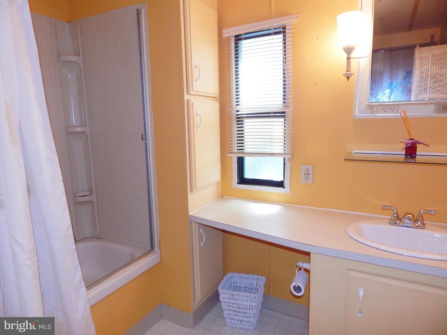 212 Fox Chase Ct Property Photo 9