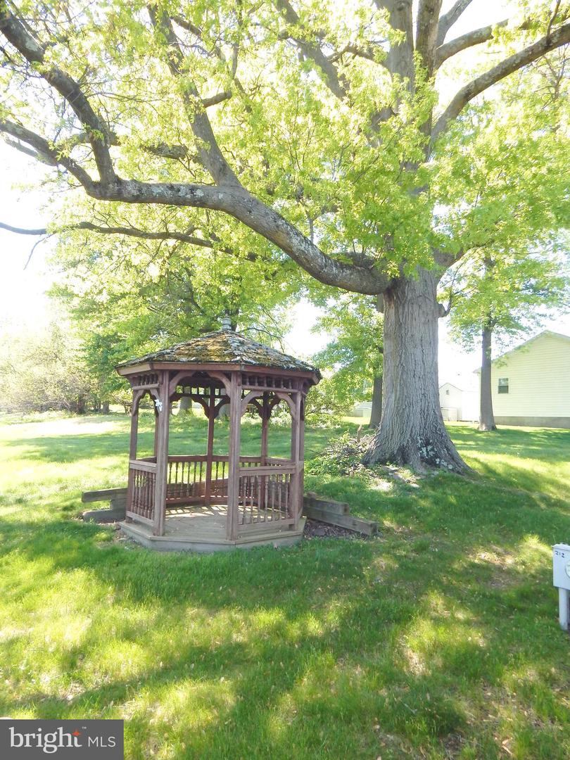 212 Fox Chase Ct Property Photo 15