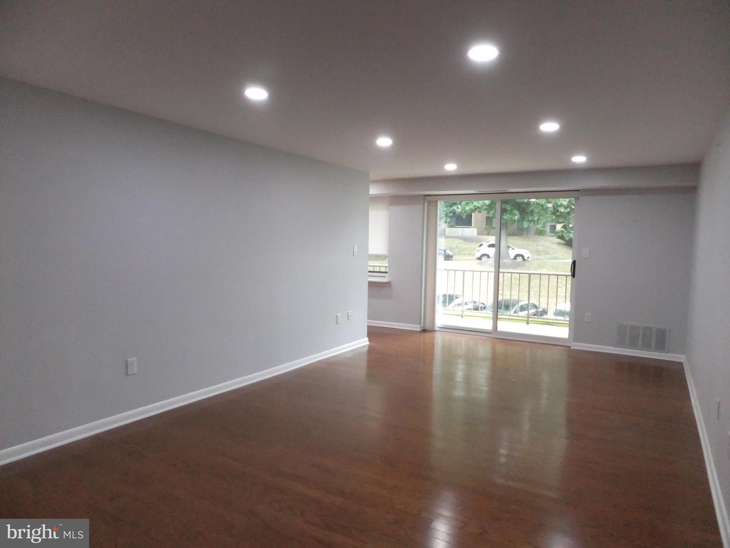 1637 Oakwood Dr #s209 Property Photo 10