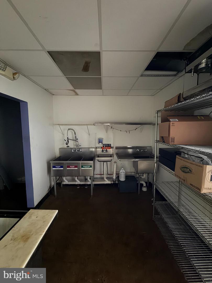 300 E High St #b Property Photo 4