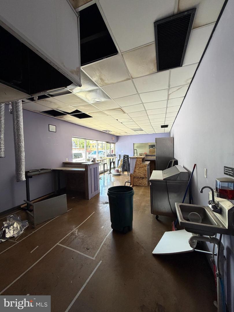 300 E High St #b Property Photo 6