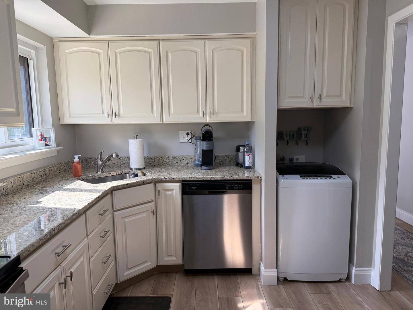 1750 Oakwood Ter #16c Property Photo 3