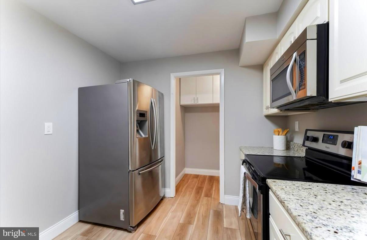 1750 Oakwood Ter #16c Property Photo 4