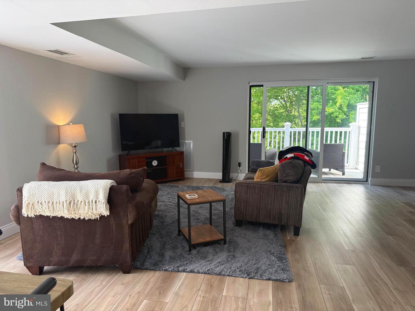 1750 Oakwood Ter #16c Property Photo 8