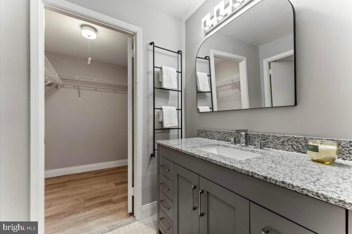 1750 Oakwood Ter #16c Property Photo 14