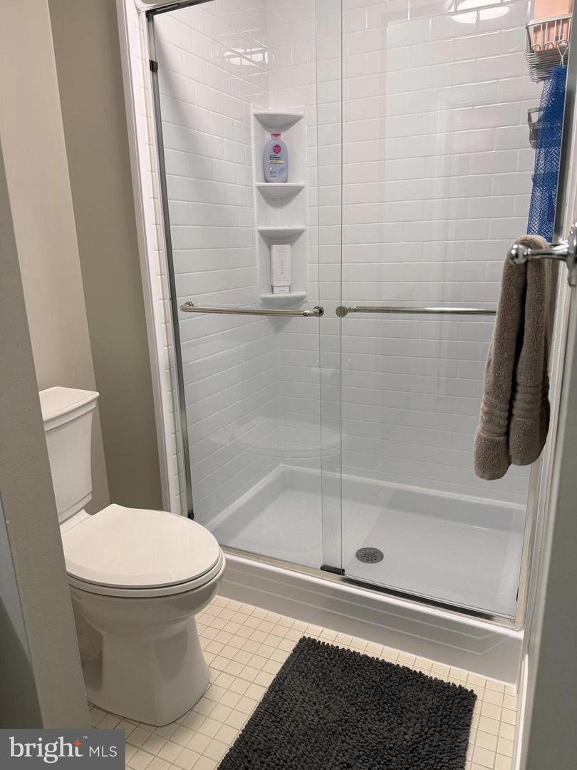 1750 Oakwood Ter #16c Property Photo 15