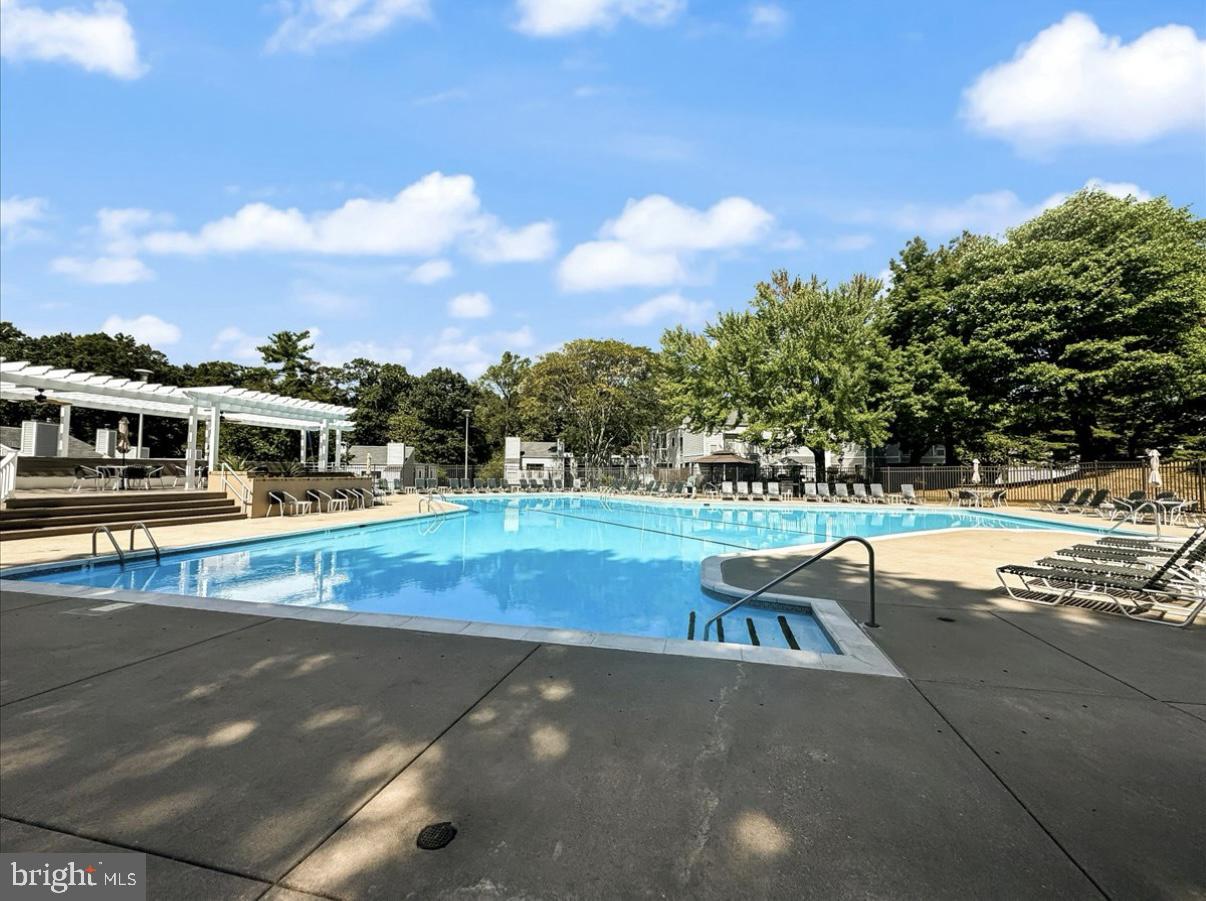 1750 Oakwood Ter #16c Property Photo 24