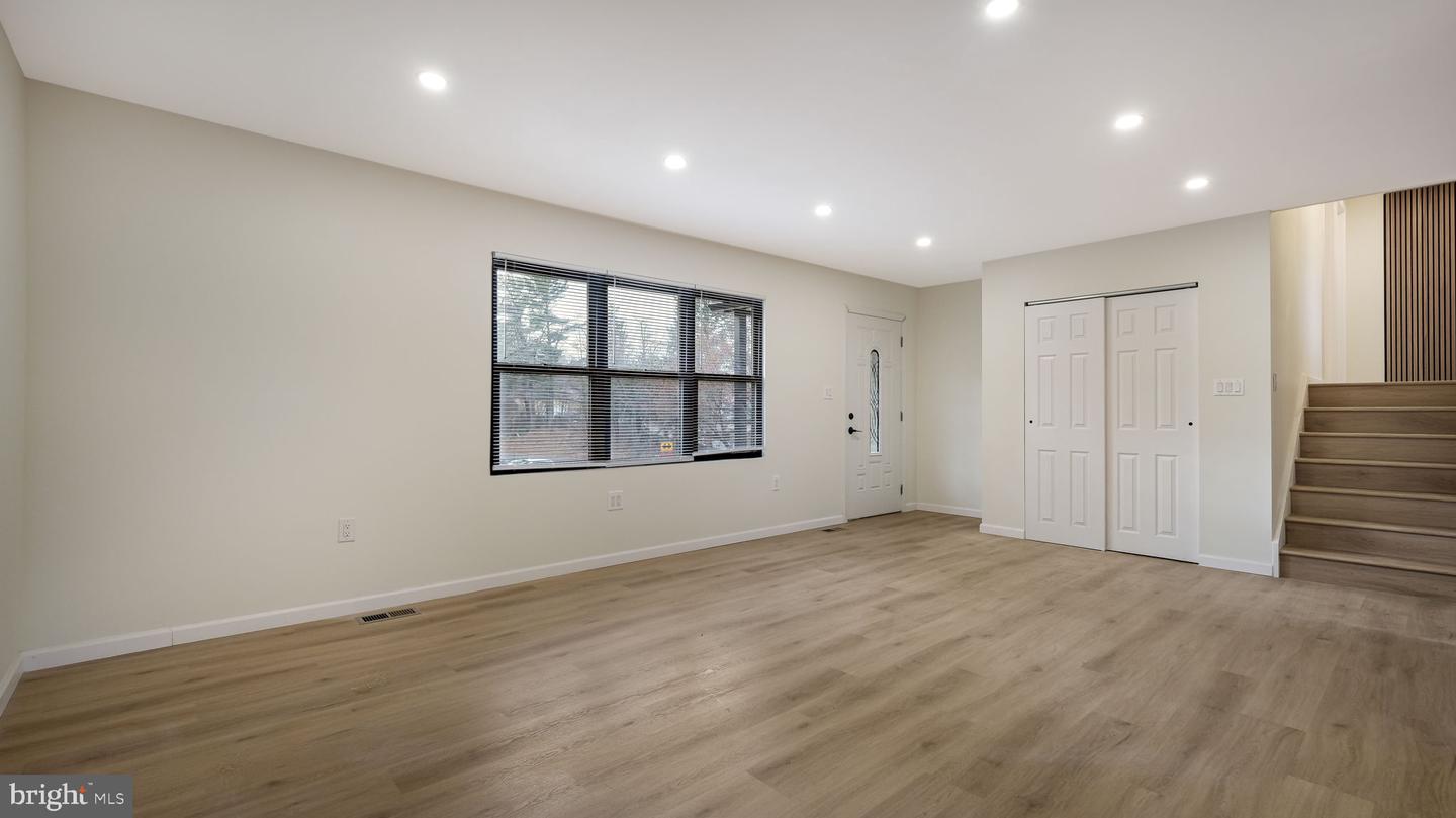 1617 W Church Rd # Property Photo 6