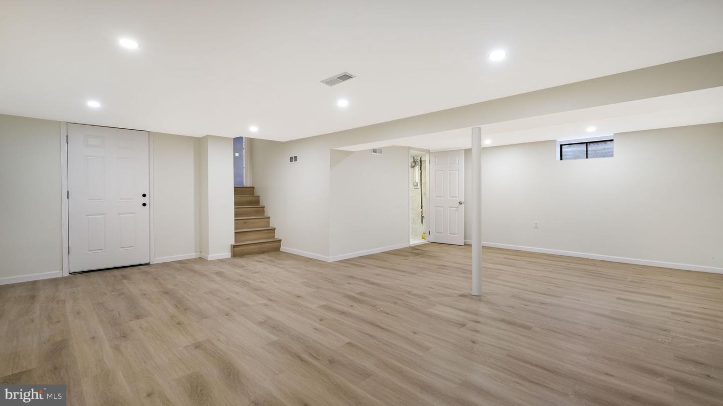 1617 W Church Rd # Property Photo 17