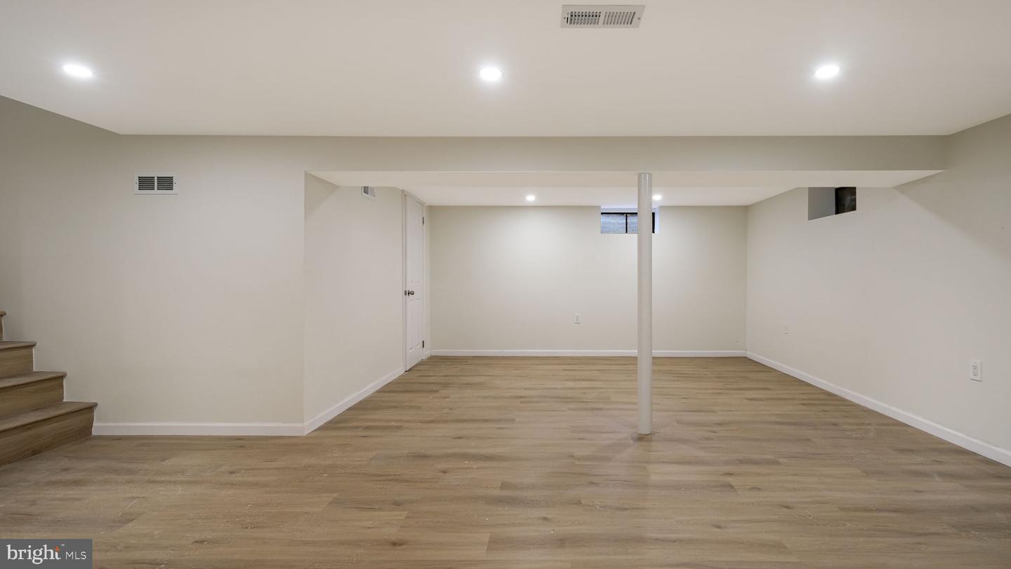 1617 W Church Rd # Property Photo 18