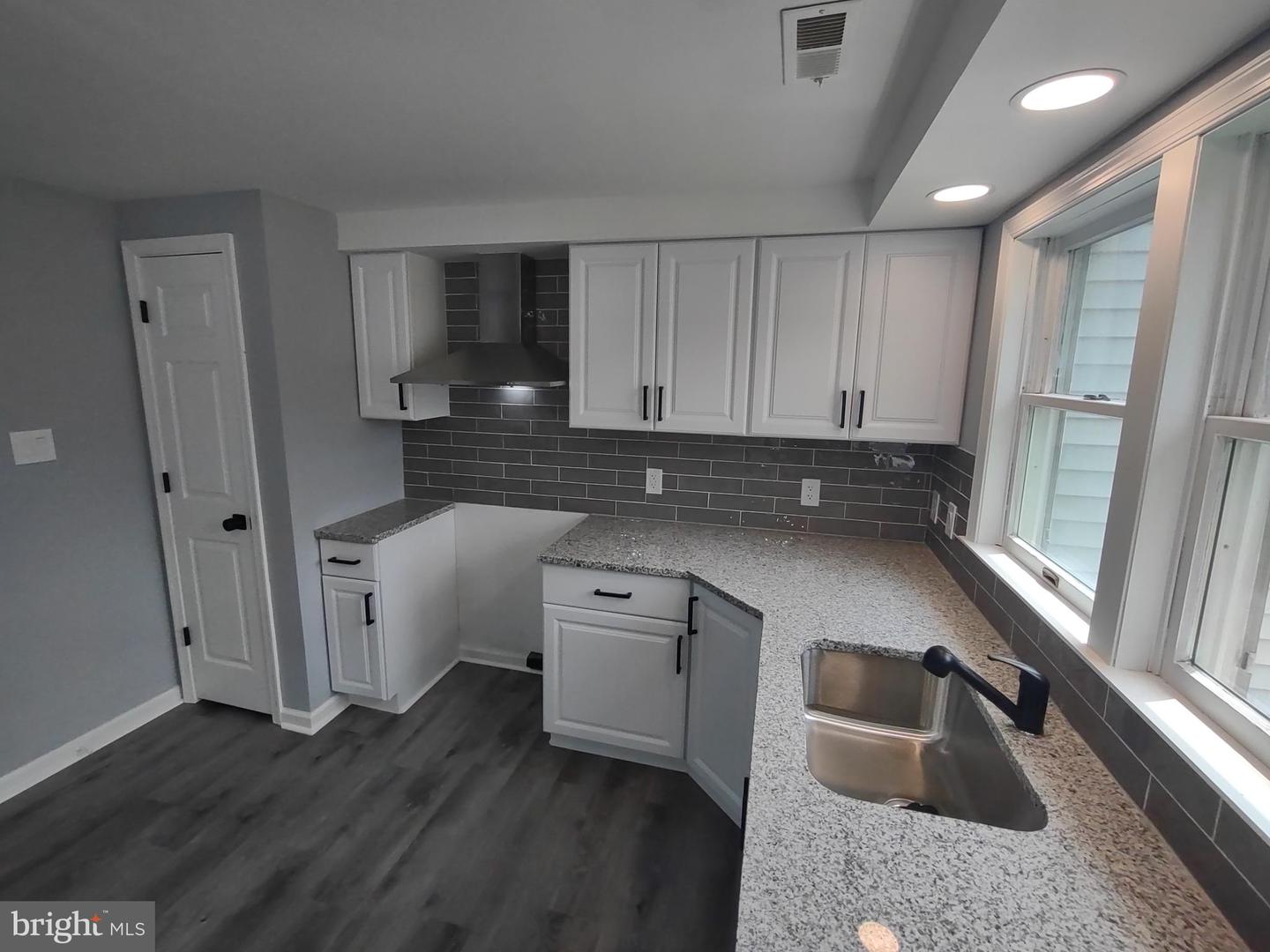 138 Houston Ave Property Photo 7