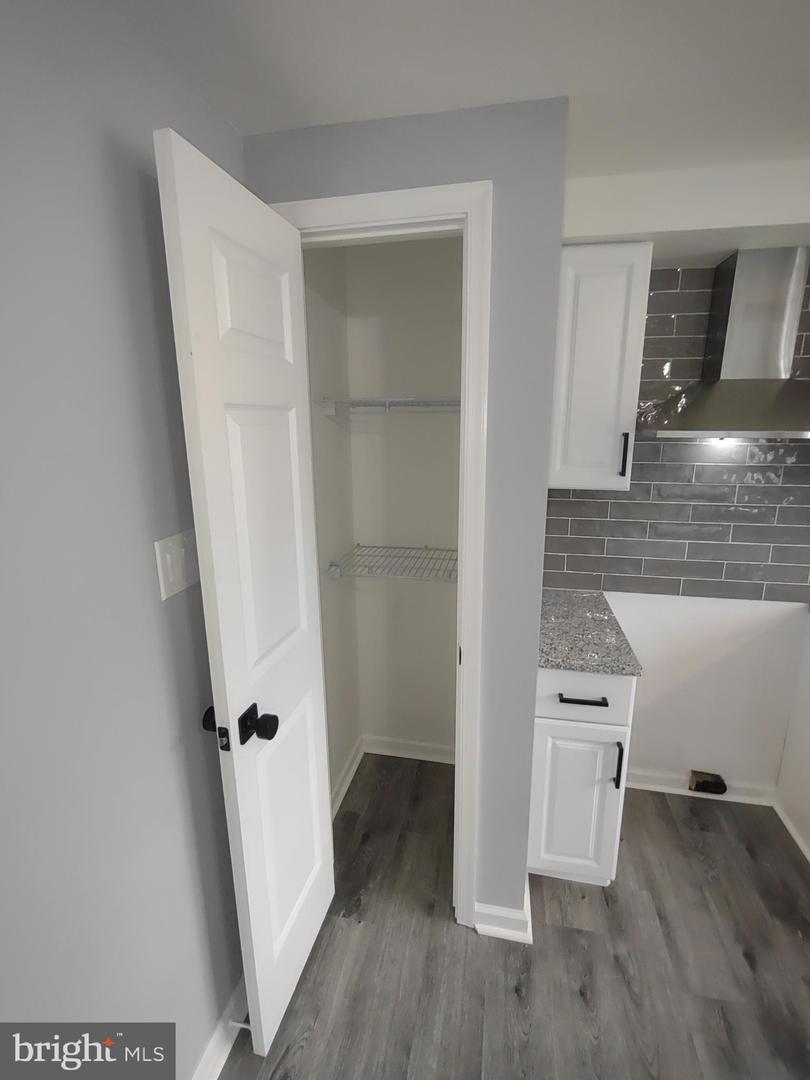 138 Houston Ave Property Photo 8