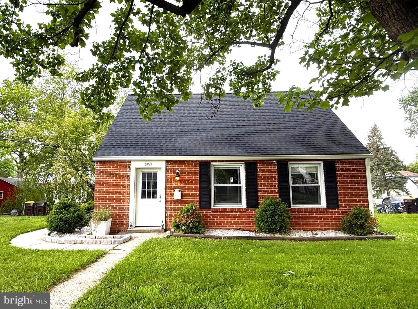2053 CLEARVIEW Property Photo 1