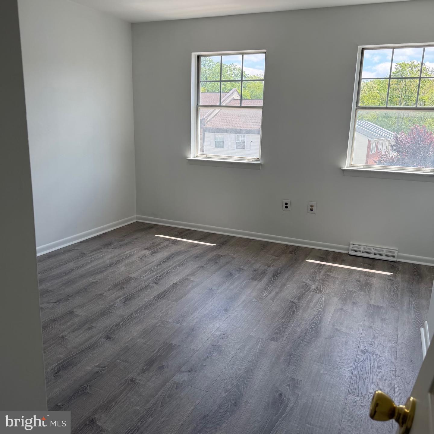 515 N York Rd #9-e Property Photo 3