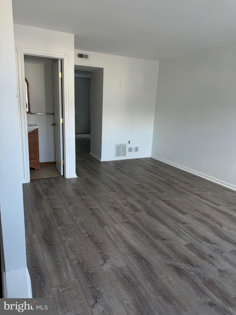 515 N York Rd #9-e Property Photo 4