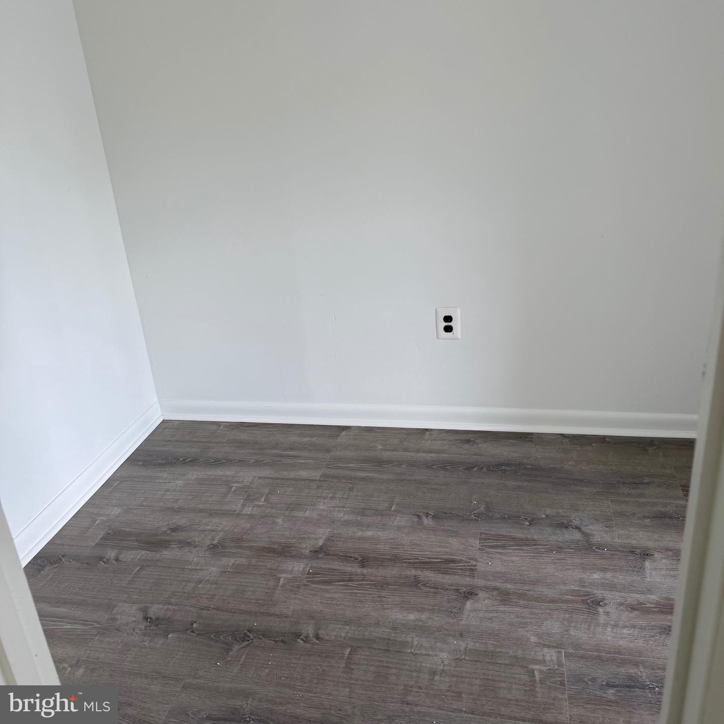 515 N York Rd #9-e Property Photo 5